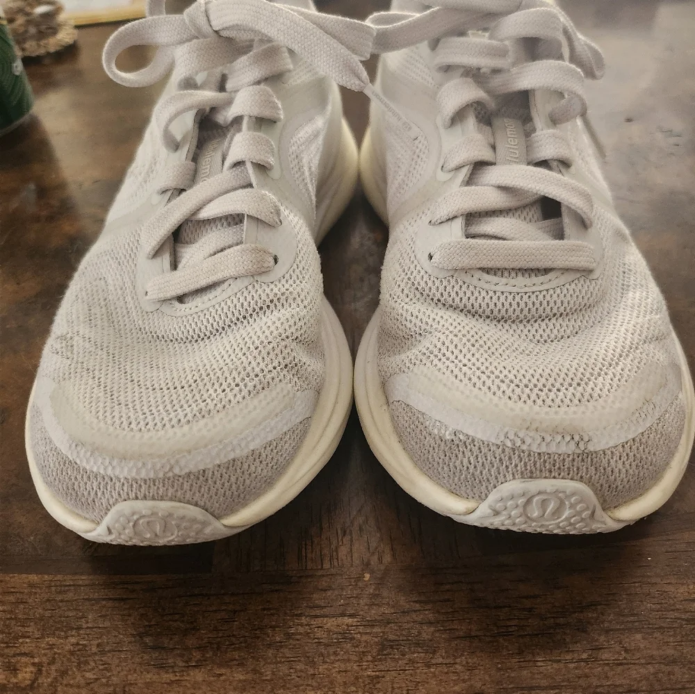 Lululemon running shoes size 6